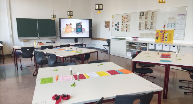 Kunstraum mit Display